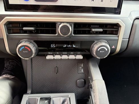 Used 2024 Toyota Tacoma TRD Sport image 28