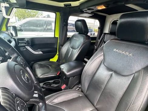 Used 2017 Jeep Wrangler Sahara w/ Connectivity Group AWD/4WD image 10