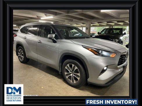 Used 2022 Toyota Highlander XLE FWD image 1