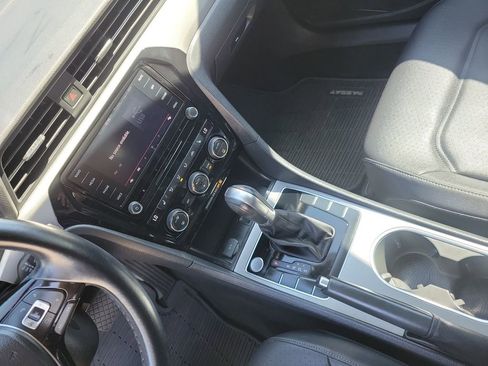 Used 2020 Volkswagen Passat 2.0T SE w/ Sunroof Package FWD image 34