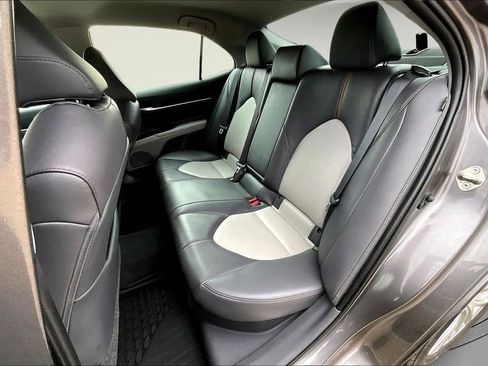 Used 2020 Toyota Camry XLE image 20