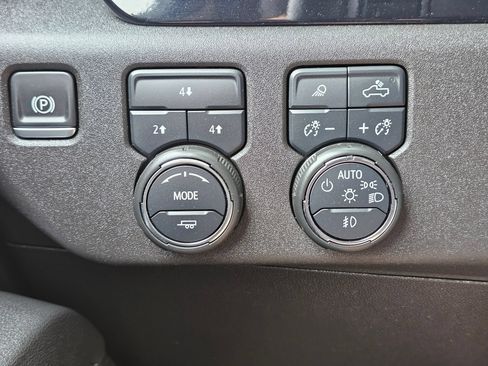 Used 2025 Chevrolet Silverado 2500 LT w/ Trail Boss Package AWD/4WD image 30