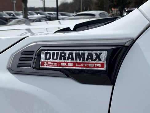 Used 2025 GMC Sierra 2500 AT4 image 8