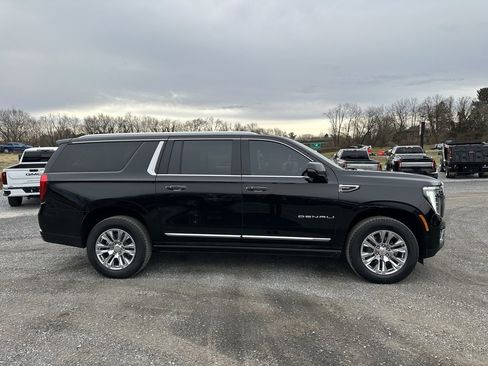 Used 2025 GMC Yukon XL Denali image 5