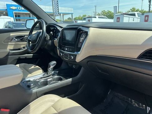 Used 2023 Chevrolet Traverse Premier FWD image 34