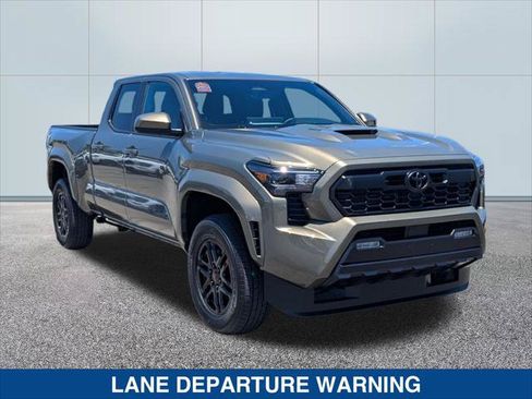 Used 2025 Toyota Tacoma TRD Sport AWD/4WD image 7