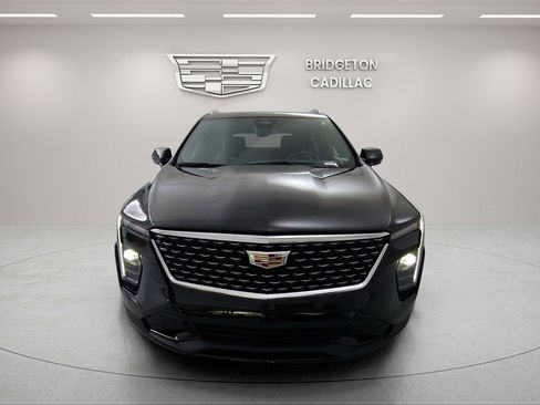Used 2024 Cadillac XT4 Premium Luxury image 2