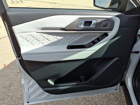 New 2026 Ford Explorer Platinum w/ LUX Leather Package image 18