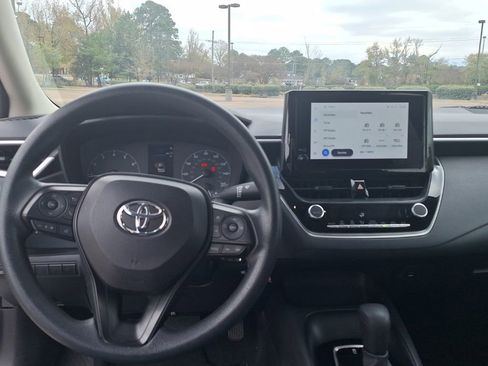Used 2024 Toyota Corolla LE image 2