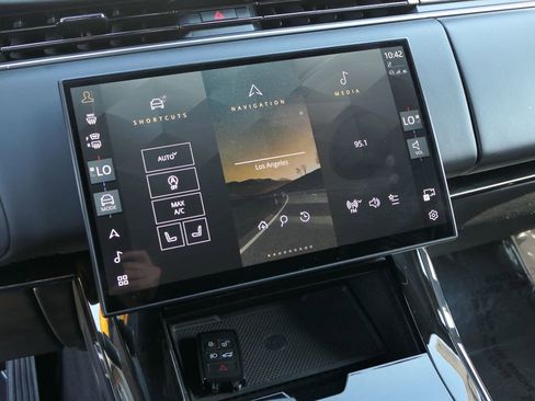 Used 2024 Land Rover Range Rover Sport Dynamic SE image 16