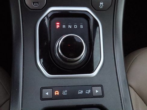 Used 2018 Land Rover Range Rover Evoque SE Premium image 22