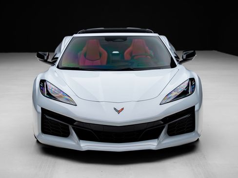 Used 2024 Chevrolet Corvette Z06 RWD image 8