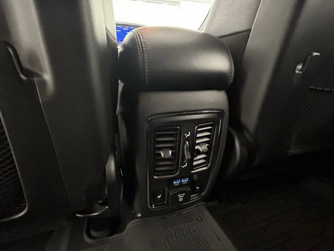 Used 2020 Jeep Grand Cherokee Overland image 35