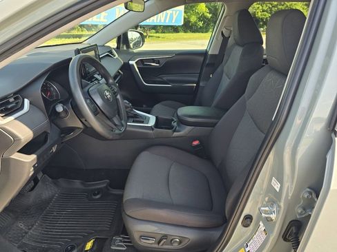 Used 2022 Toyota RAV4 XLE w/ Convenience Package FWD image 13