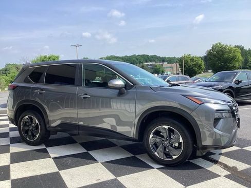 Used 2025 Nissan Rogue SV AWD/4WD image 4