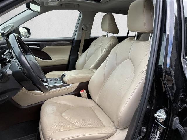 Used 2021 Toyota Highlander Limited AWD/4WD image 12