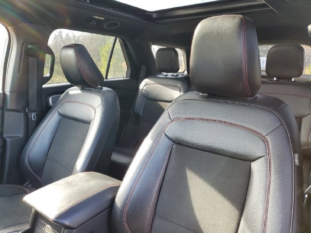 Used 2022 Ford Explorer ST-Line w/ Class IV Trailer Tow Package AWD/4WD image 16
