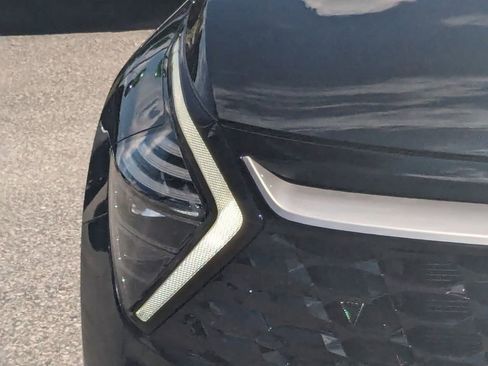 Used 2024 Kia Sportage EX image 9