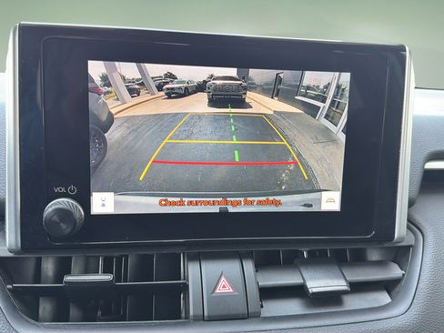 Used 2025 Toyota RAV4 XLE AWD/4WD image 21