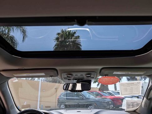 Used 2017 Chevrolet Traverse Premier FWD image 6