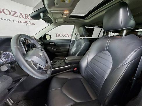 Used 2022 Toyota Highlander XLE image 24