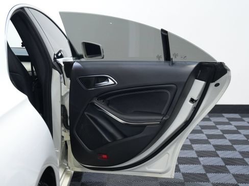 Used 2015 Mercedes-Benz CLA 250 image 27