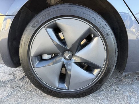 Used 2018 Tesla Model 3 Long Range RWD image 21