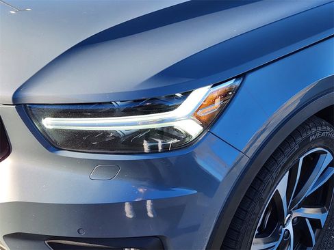 Used 2020 Volvo XC40 T5 R-Design w/ Protection Package Premier image 5