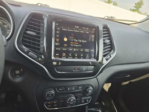 Used 2022 Jeep Cherokee Limited w/ Elite Package AWD/4WD image 21