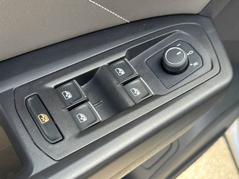 Used 2023 Volkswagen Atlas Cross Sport SE w/ Panoramic Sunroof Package image 19