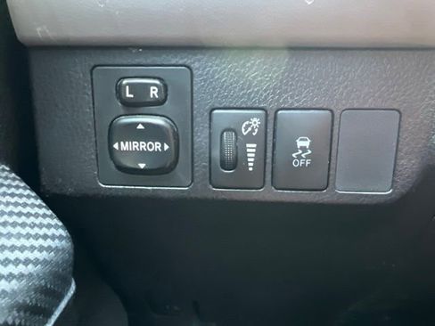 Used 2015 Toyota RAV4 LE FWD image 12