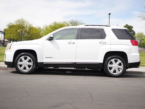 Used 2017 GMC Terrain SLT image 3