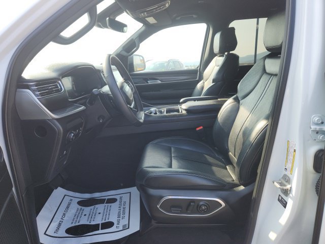 Used 2024 Jeep Wagoneer L Series II w/ Flexible Seating Group AWD/4WD image 27