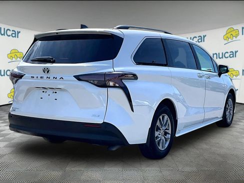 Used 2025 Toyota Sienna XLE w/ XLE Plus Package image 6