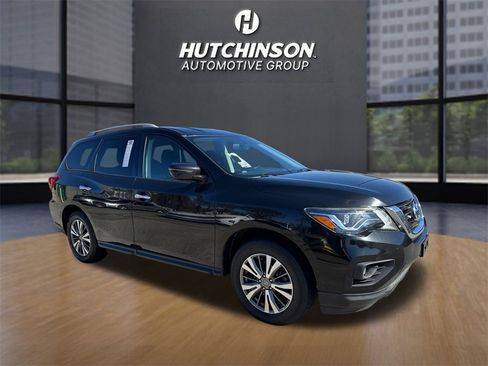 Used 2020 Nissan Pathfinder SV image 1