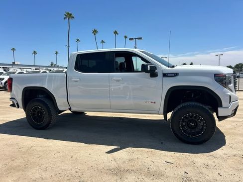 Used 2023 GMC Sierra 1500 AT4 w/ AT4 Premium Package AWD/4WD image 4