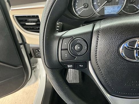 Used 2016 Toyota Corolla LE FWD image 19
