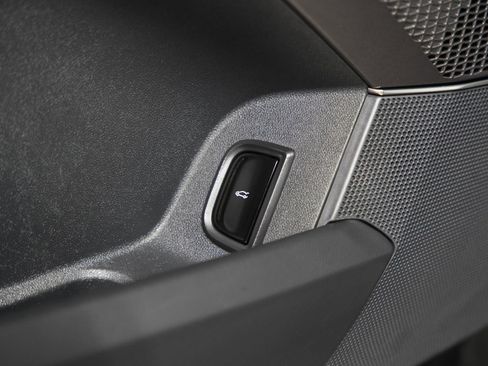 Used 2024 Cadillac Lyriq Luxury image 27