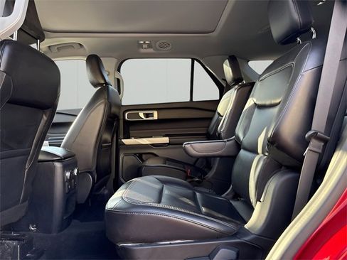 Used 2021 Ford Explorer XLT w/ Equipment Group 202A image 15