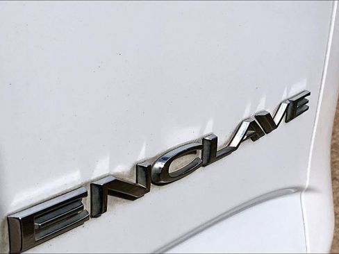 Used 2018 Buick Enclave Essence image 28