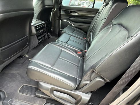 Used 2024 Jeep Wagoneer L Series II w/ Flexible Seating Group AWD/4WD image 24