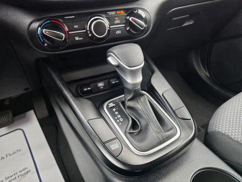 Used 2025 Kia Soul LX w/ LX Technology Package FWD image 20
