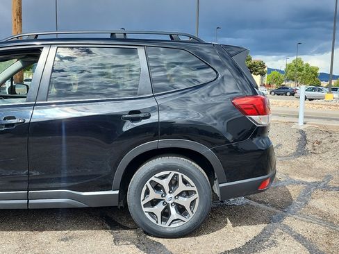 Used 2022 Subaru Forester Premium AWD/4WD image 9