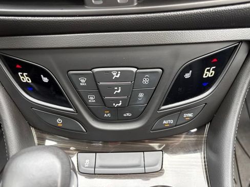 Used 2020 Buick Envision Essence FWD image 25