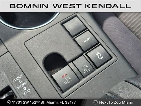 Used 2024 Toyota Highlander LE image 23