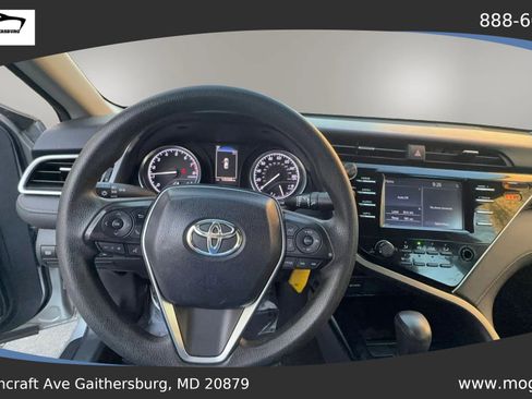 Used 2018 Toyota Camry LE FWD image 11