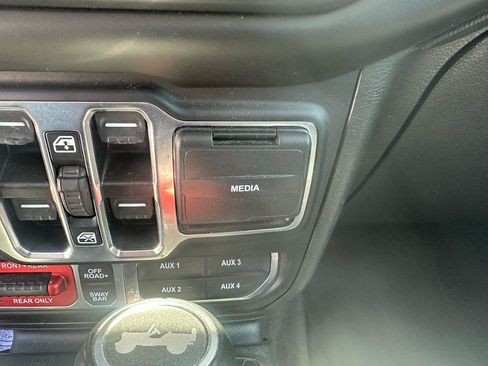 Used 2021 Jeep Wrangler Unlimited Rubicon AWD/4WD image 16
