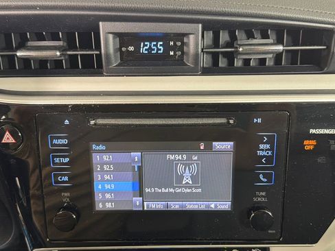 Used 2017 Toyota Corolla LE image 28