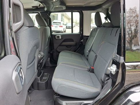 Used 2025 Jeep Wrangler Unlimited Sahara image 10