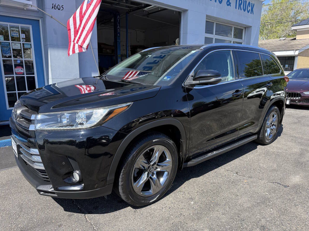 Used 2017 Toyota Highlander Limited Platinum AWD/4WD image 3